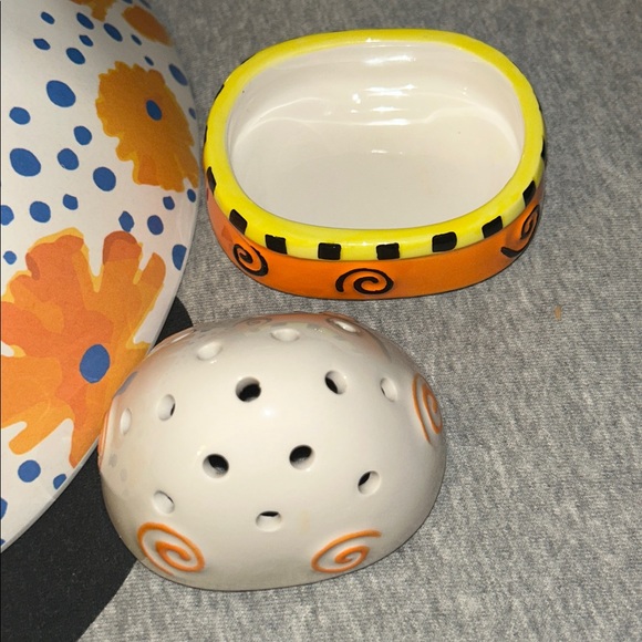 Scentsy Halloween candy corn ceramic  Swirl Warmer in Orange and Yellow Preloved - Picture 4 of 11
